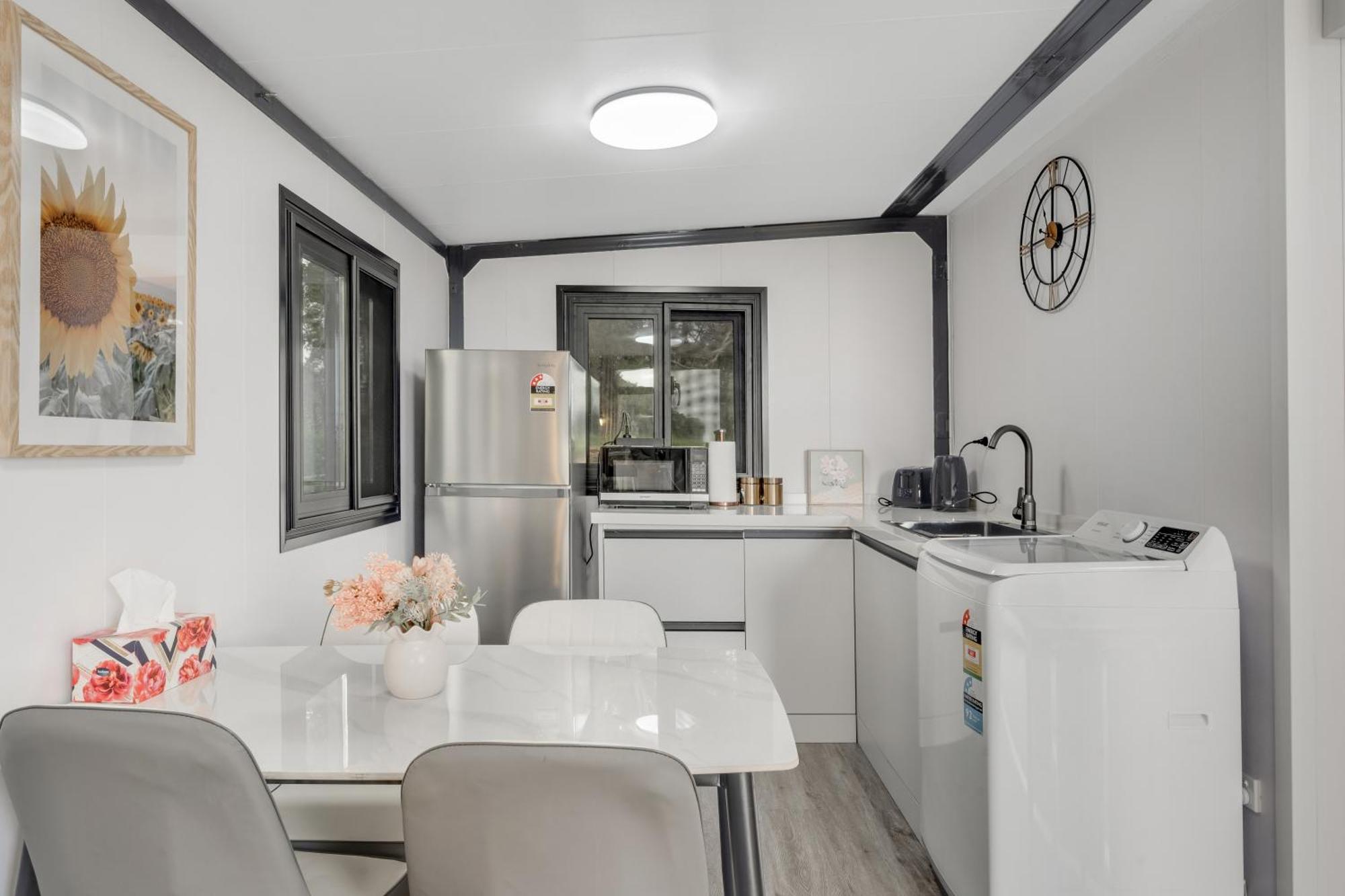 2 Bedrooms Cabin 5 Min To Pukekohe Town Centre Bagian luar foto