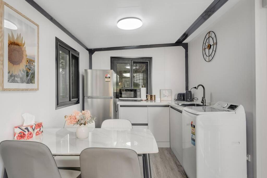 2 Bedrooms Cabin 5 Min To Pukekohe Town Centre Bagian luar foto