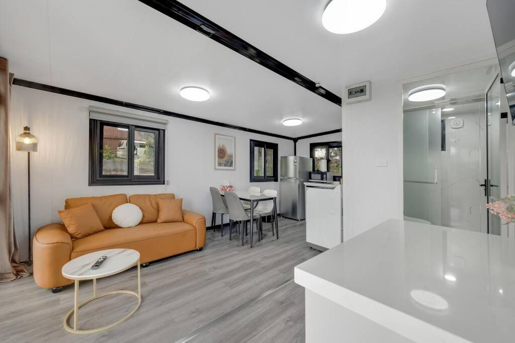2 Bedrooms Cabin 5 Min To Pukekohe Town Centre Bagian luar foto