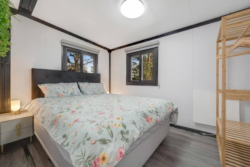 2 Bedrooms Cabin 5 Min To Pukekohe Town Centre Bagian luar foto